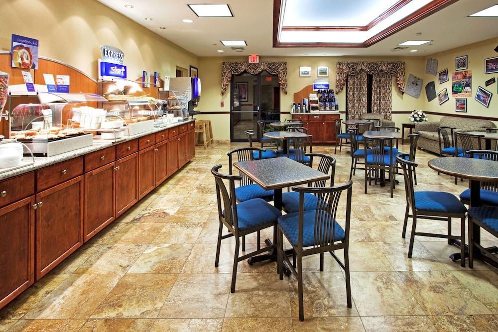 Holiday Inn Express & Suites Sebring By Ihg Exterior photo