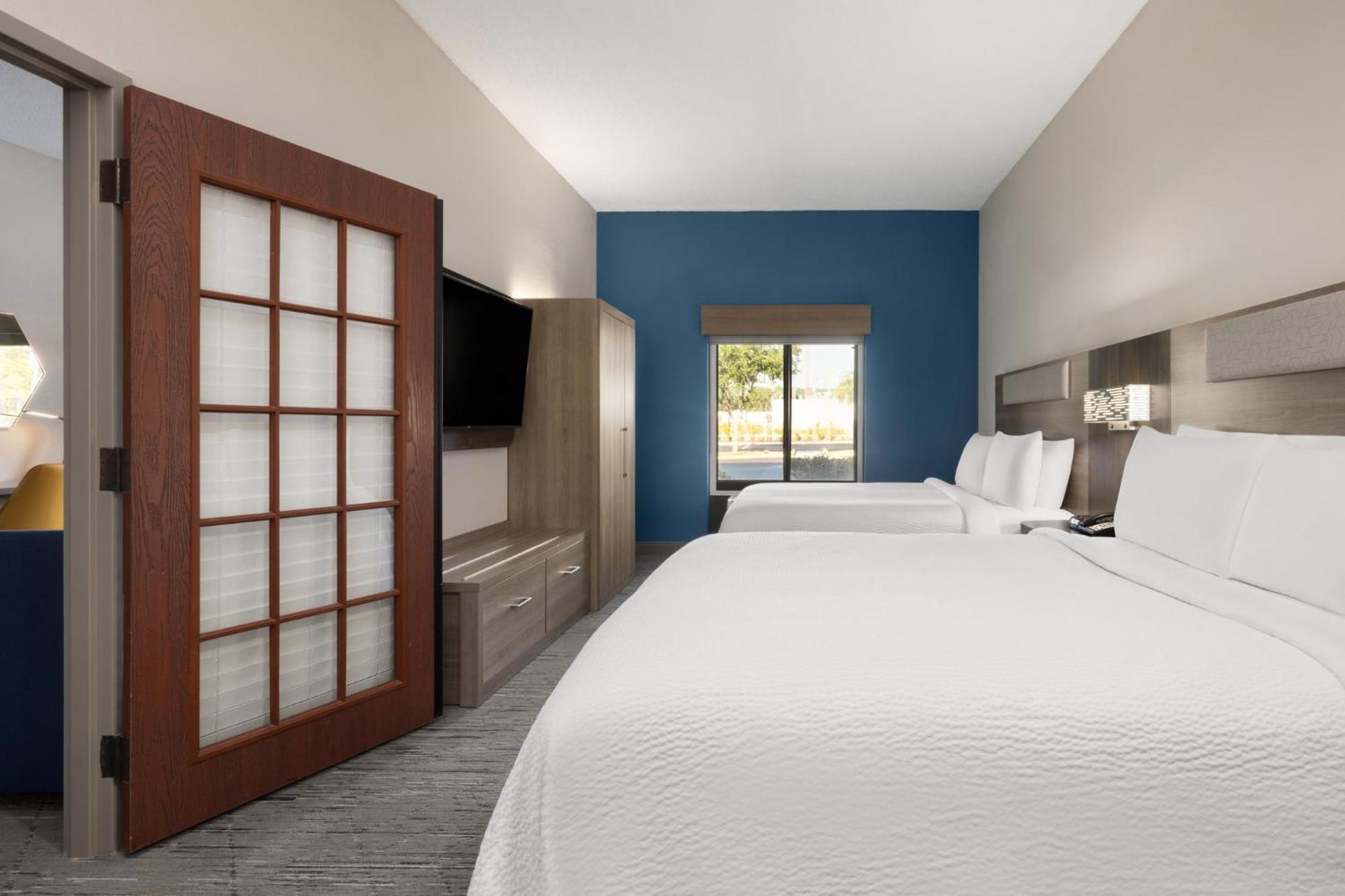 Holiday Inn Express & Suites Sebring By Ihg Exterior photo