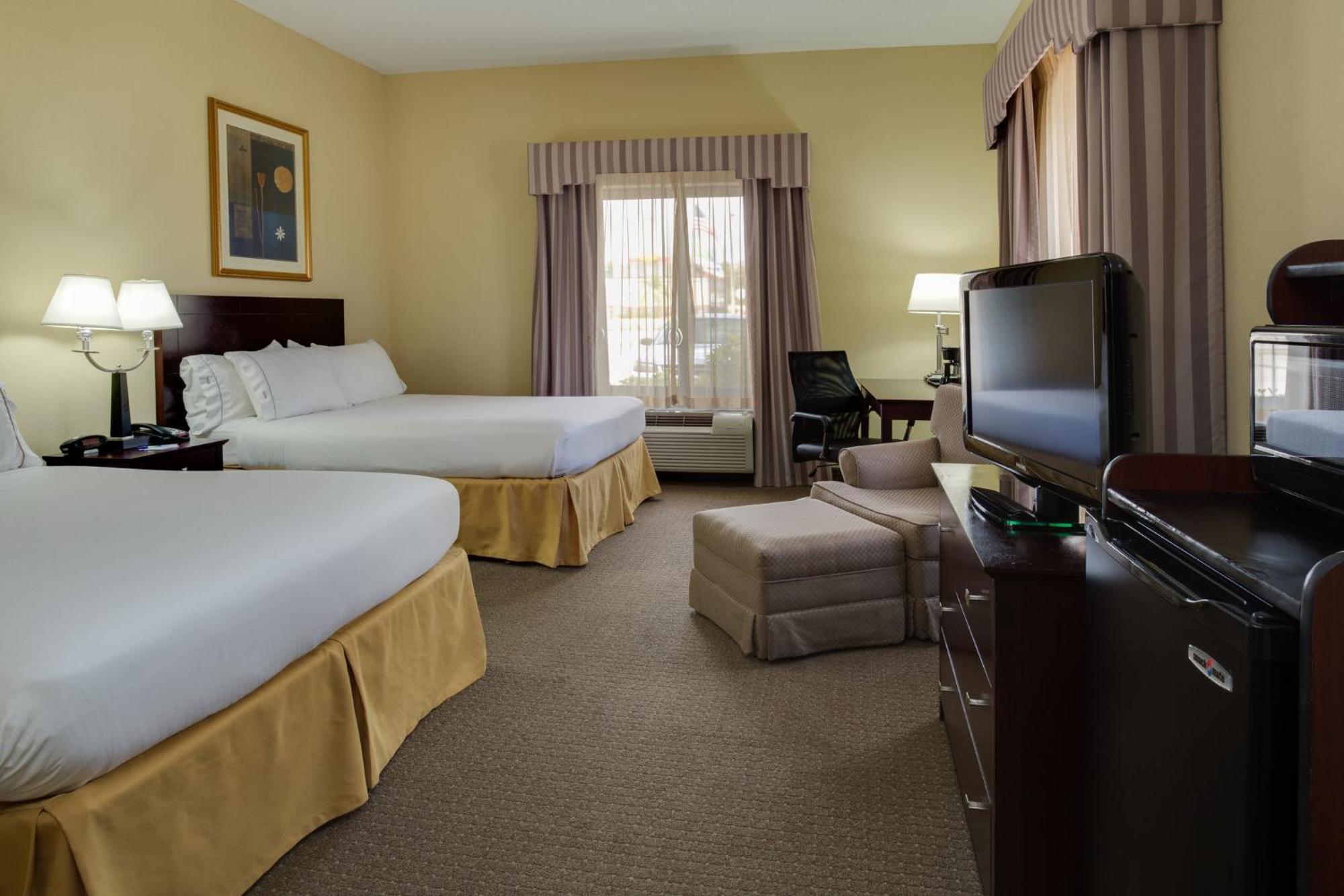 Holiday Inn Express & Suites Sebring By Ihg Exterior photo