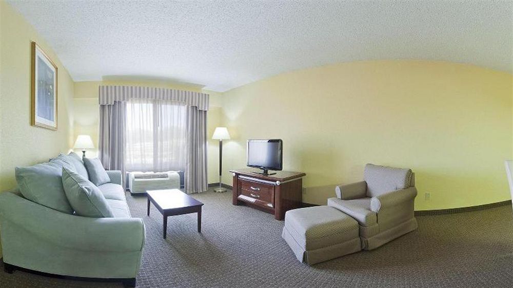 Holiday Inn Express & Suites Sebring By Ihg Exterior photo